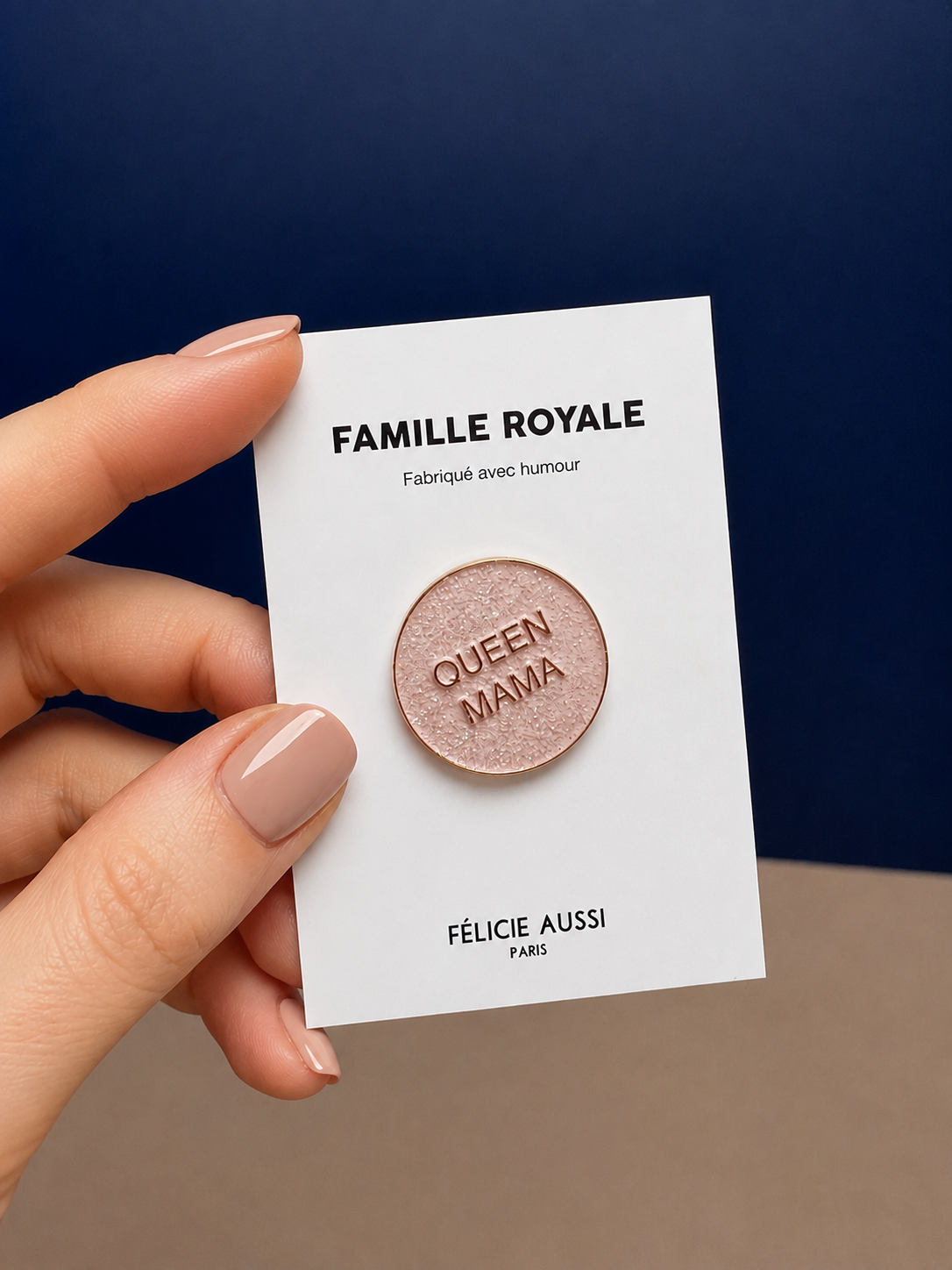 Pins Queen mama