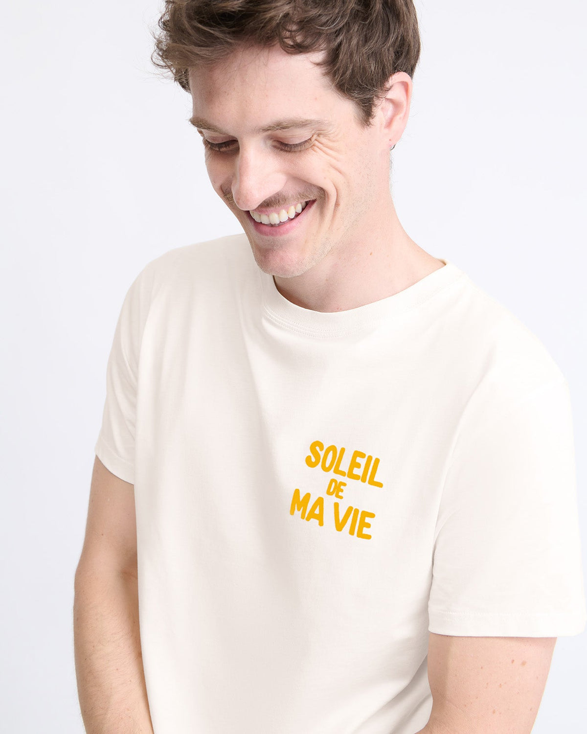 Le t-shirt Soleil de ma vie homme en coton bio et flocage velours crème - L