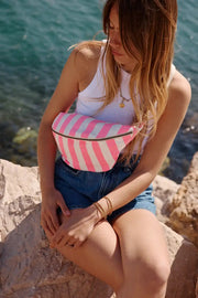 SAC BANANE IMPRIME RAYEE ECRU / NEON PINK