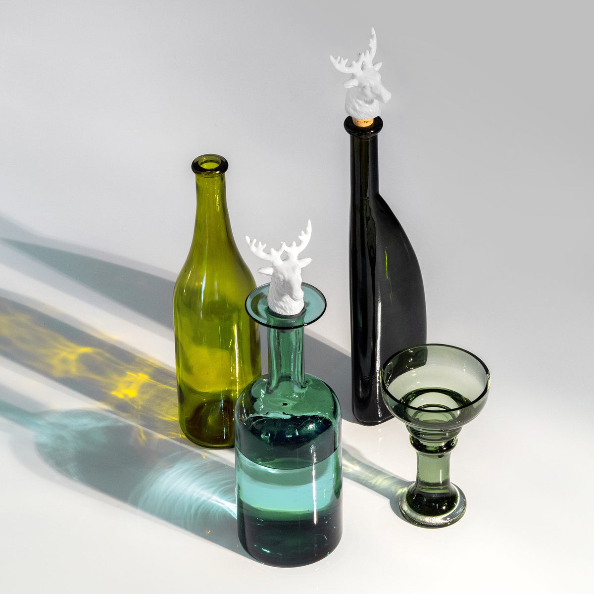 Renne Caribou / Thunder / bottle sealer / reindeer / white